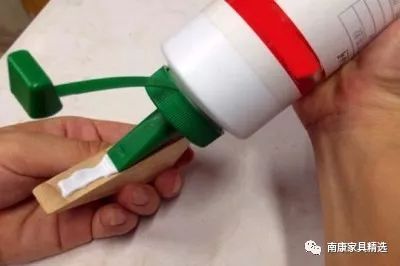 天然膠水種類多,污染小,現(xiàn)在的家具為啥不愛(ài)用